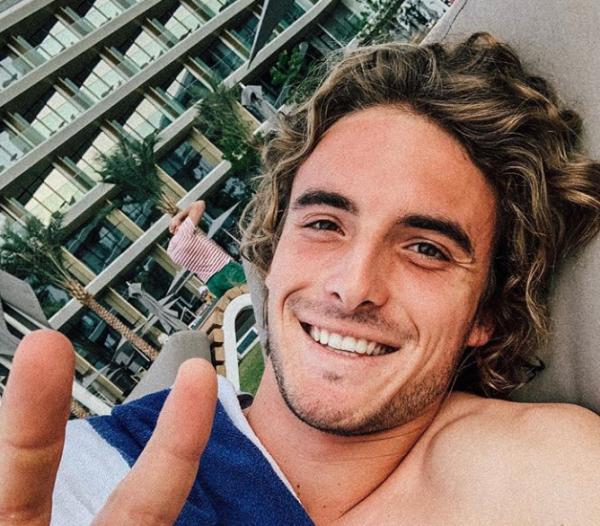 Το πανέμορφο μοντέλο που δηλώνει ερωτευμένη με τον Τσιτσιπά