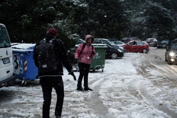 Καιρός : Υποχωρεί ο «Ηφαιστίων» – Σε ποιες περιοχές θα υπάρξουν βροχές και χιόνια