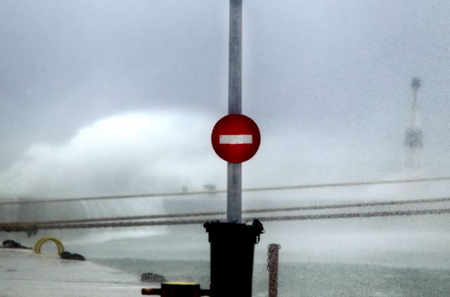 «Δεμένα» τα πλοία ανοιχτού τύπου σε Κέρκυρα, Ηγουμενίτσα και Λευκίμμη