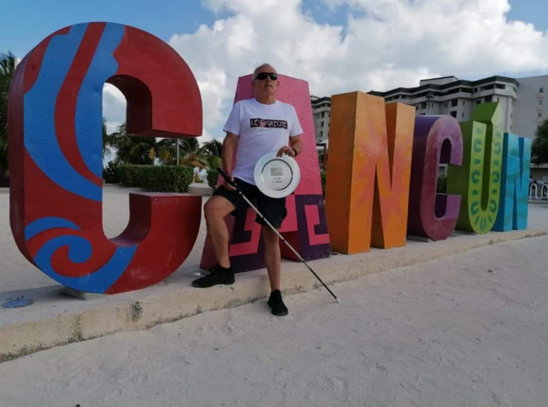 Χρ. Κορομηλάς : Ο 57χρονος που έχασε την όρασή του και έγινε πρωταθλητής κολύμβησης