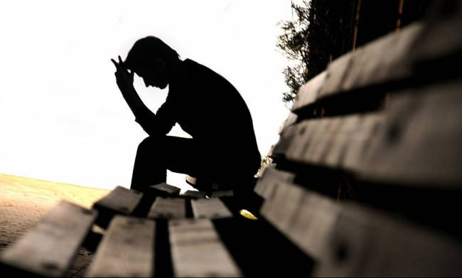Ερευνα : Η αύξηση του ελάχιστου μισθού σχετίζεται με μείωση των αυτοκτονιών