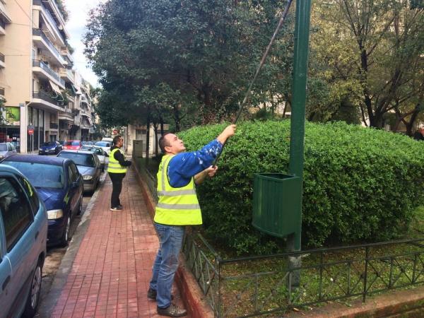 Εργασίες καθαρισμού στην πλατεία Αγίου Μελετίου