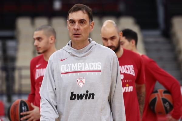 Ολυμπιακός: Η άφιξη του Γιώργου Μπαρτζώκα στο ΣΕΦ (vid)