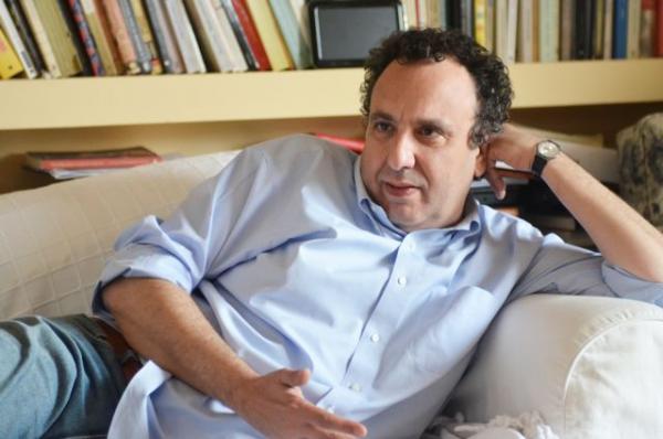 Αντιδράσεις για το άρθρο του Χωμενίδη για τον Θάνο Μικρούτσικο