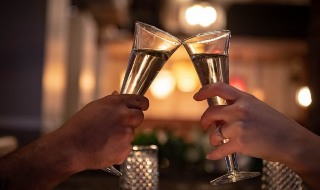 Πώς να συμπεριφερθείς όταν βγεις με κάποιον που ντρέπεται