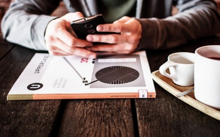 Τα ζώδια όταν περιμένουν μήνυμα από το «αμόρε»