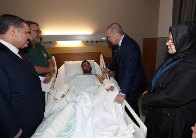 Σεισμός στην Τουρκία:  Στο νοσοκομείο για να δει τους τραυματίες o Ερντογάν