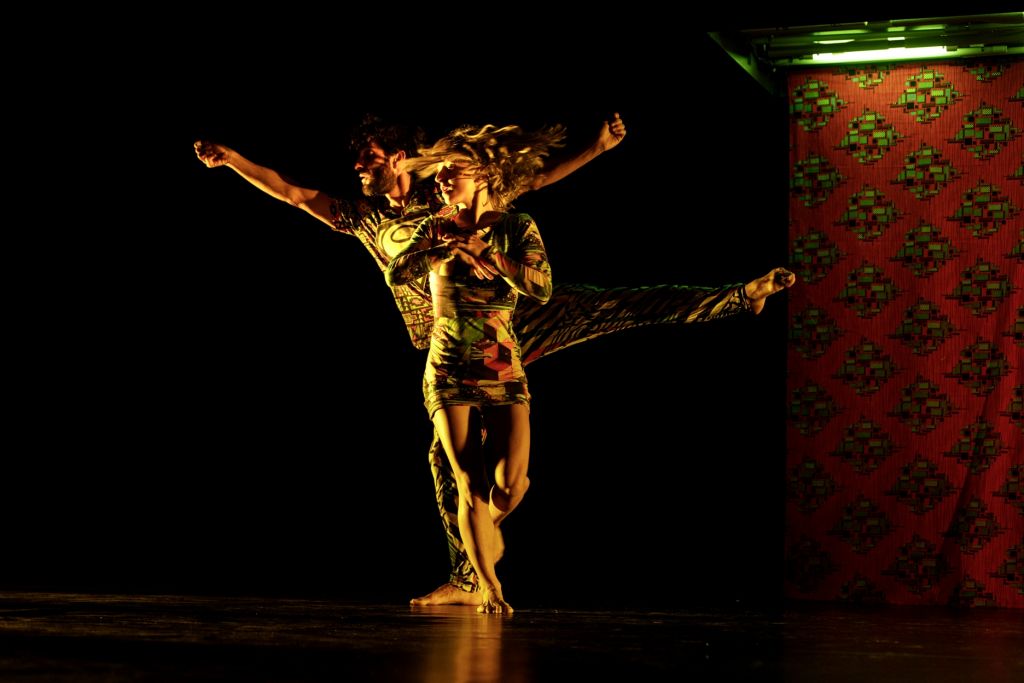 evil unicorns* βασισμένο σε ψευδή γεγονότα