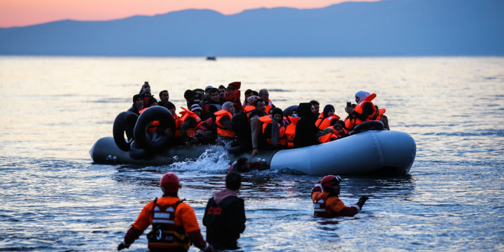 Δοκιμαστικά στην Αττική το πλωτό φράγμα μείωσης των μεταναστευτικών ροών