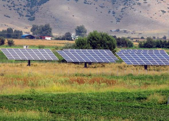 Πώς τα φωτοβολταϊκά μειώνουν το κόστος παραγωγής για τους αγρότες