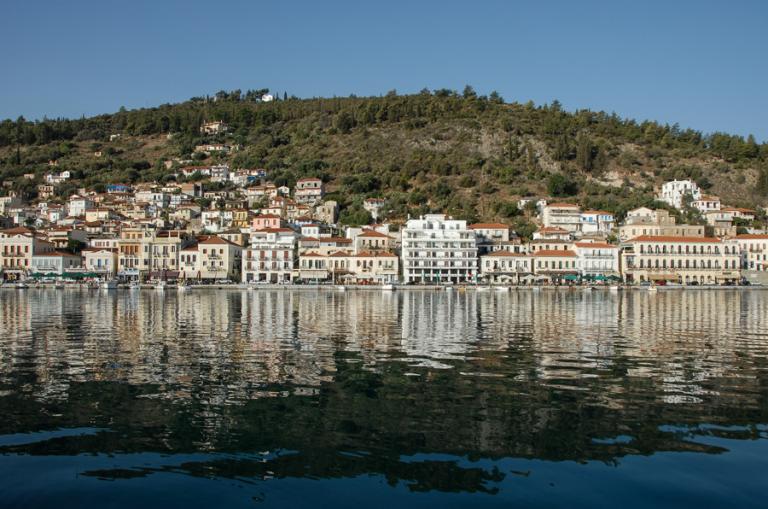 Γύθειο: Η μανιάτικη πολιτεία με το νησιώτικο χρώμα