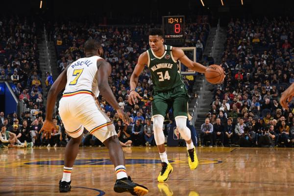 Με 30αρα από τον Greek Freak επέστρεψαν στις νίκες οι Μπακς