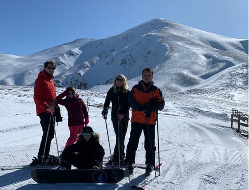 Σάλος με τον Ιμάμογλου στην Τουρκία : Πήγε για σκι κοντά στις σεισμόπληκτες περιοχές