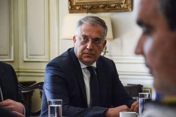 Έκτακτη σύσκεψη υπό τον Θεοδωρικάκο για το προσφυγικό στην Αθήνα