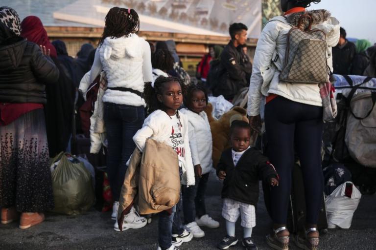 Ανάλυση: Γιατί «θυμήθηκαν» το υπουργείο Μεταναστευτικής Πολιτικής και γιατί επέλεξαν… καπετάνιο Χιώτη