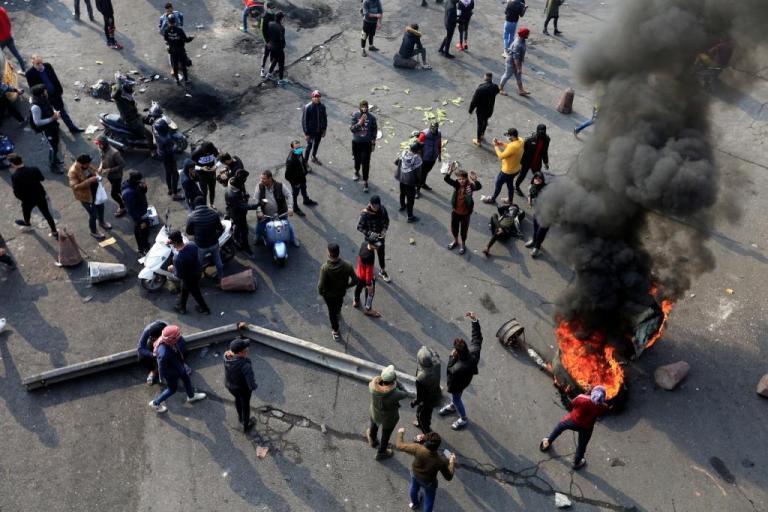 Ιράκ : Έφοδος των δυνάμεων ασφαλείας κατά διαδηλωτών στη Βαγδάτη και τη Βασόρα