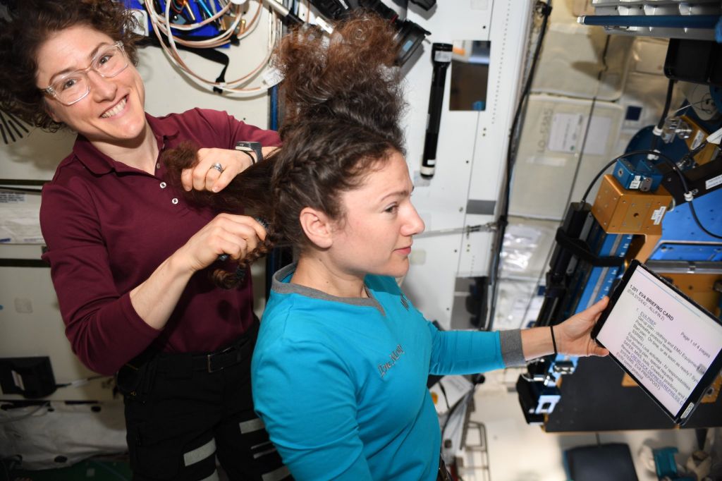 Πραγματοποιήθηκε ο τρίτος αποκλειστικά γυναικείος διαστημικός περίπατος έξω από τον Διεθνή Διαστημικό Σταθμό