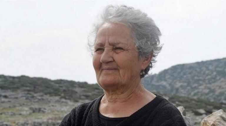 Κίναρος : Δεν εγκαταλείπει το νησί η κυρία Ρηνιώ – Τι είπε στους διασώστες