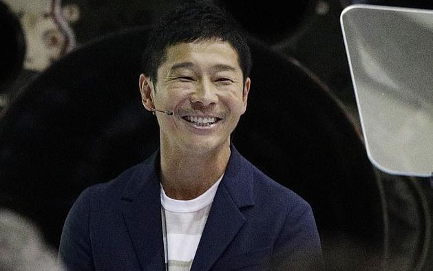 Δισεκατομμυριούχος αναζητά μία γυναίκα που θα πάει μαζί του στο… διάστημα