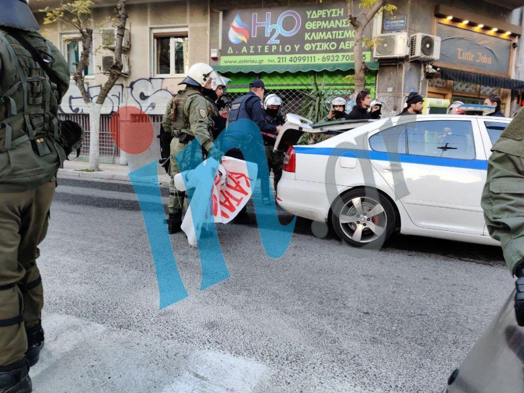 Ένταση στο Κουκάκι : Προσαγωγές και χημικά κατά την ανακατάληψη των «Ματρόζου 45» – «Παναιτωλίου 21»