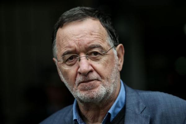 Σε νέα δίκη για τους πλειστηριασμούς ο Λαφαζάνης – Ηχηρά μηνύματα συμπαράστασης από Μίκη και Γλέζο