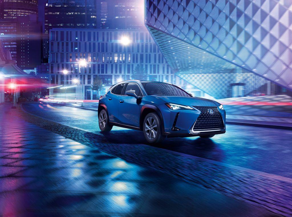 Lexus UX 300e: Η αυτοκρατορία αντεπιτίθεται ηλεκτρικά