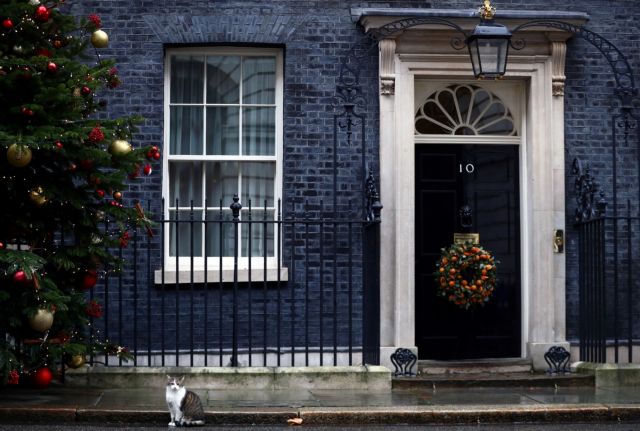 Το Λονδίνο καταδίκασε τις ιρανικές επιθέσεις κατά βάσεων των ΗΠΑ στο Ιράκ