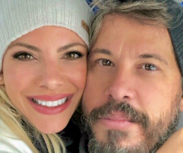 Χάρης Βαρθακούρης : Επικό σκηνικό στο αεροδρόμιο με την Αντελίνα