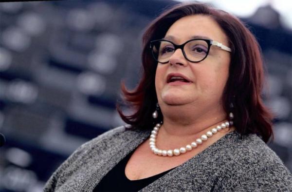 Εμμένει η Μ. Γιαννάκου στην καταψήφιση της διάταξης για εποπτευόμενους χώρους χρήσης ναρκωτικών