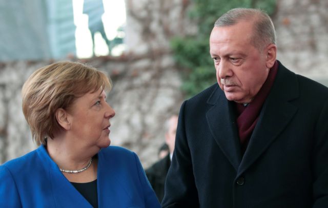 Μέρκελ: Στην Τουρκία μετά το «χαστούκι» από τη γερμανική Βουλή για την παράνομη συμφωνία