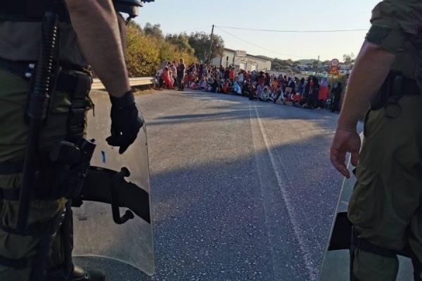 Διαμαρτυρία προσφύγων στη Μόρια για το ρεύμα και τη θέρμανση