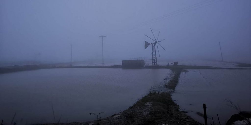 Κρήτη : Στο έλεος του «Ηφαιστίωνα» το νησί – Ζημιές σε καταστήματα από μανιασμένα κύματα