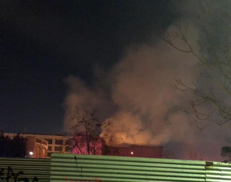 Φωτιά σε κτίριο στον Πειραιά [Εικόνες]