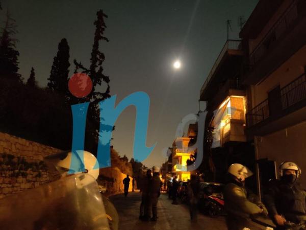 Επεισοδιακή νύχτα στο Κουκάκι: Οκτώ συλλήψεις στην κατάληψη της Παναιτωλίου 21