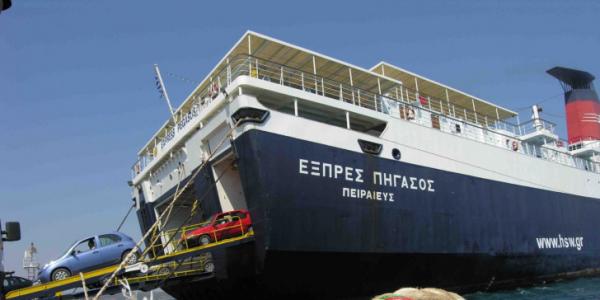 Ταλαιπωρία επιβατών λόγω βλάβης του Εξπρές Πήγασος στο λιμάνι του Λαυρίου