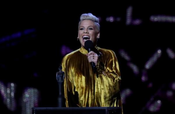 Pink : Δώρισε 500.000 δολάρια στους πυροσβέστες της Αυστραλίας