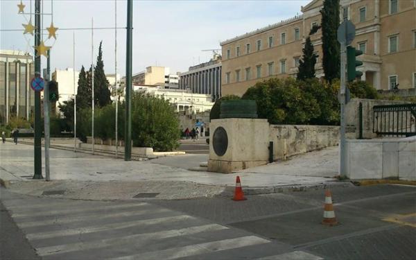 Ράμπα για ΑμεΑ στον Άγνωστο Στρατιώτη έφτιαξε ο Δήμος Αθηναίων