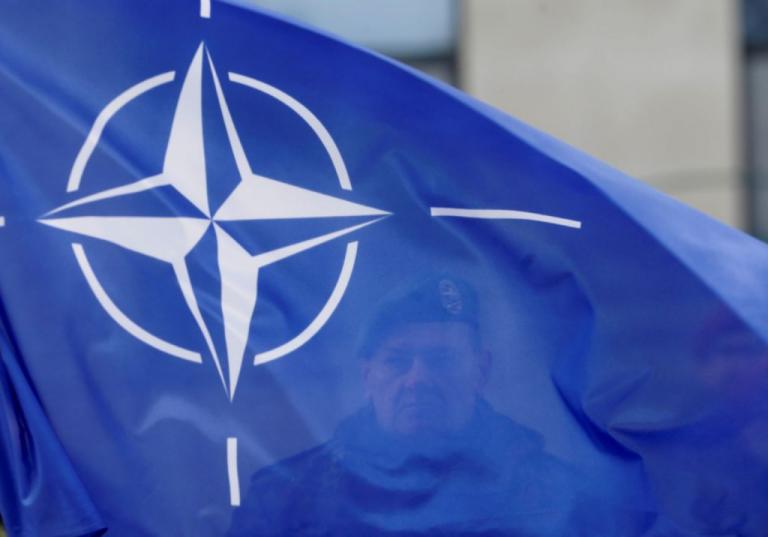 NATO : Αναστέλλει τις εκπαιδευτικές του αποστολές στο Ιράκ