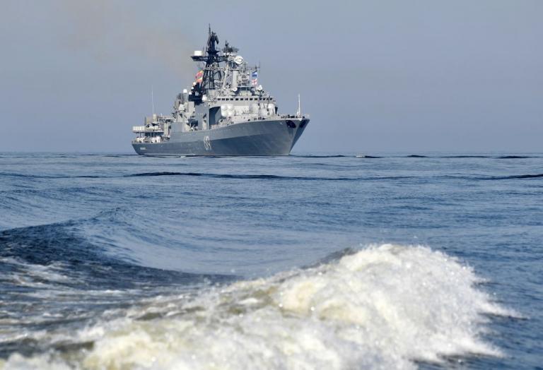 Θερμό επεισόδιο στην Αραβική Θάλασσα : Η Μόσχα κατηγορεί τις ΗΠΑ για τους ελιγμούς του αντιτορπιλικού