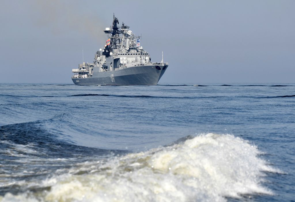 Θερμό επεισόδιο στην Αραβική Θάλασσα : Η Μόσχα κατηγορεί τις ΗΠΑ για τους ελιγμούς του αντιτορπιλικού