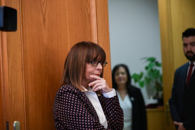 Αικατερίνη Σακελλαροπούλου : Έρευνα για ύποπτο όχημα έξω από το σπίτι της – Πυροτεχνουργοί στο σημείο