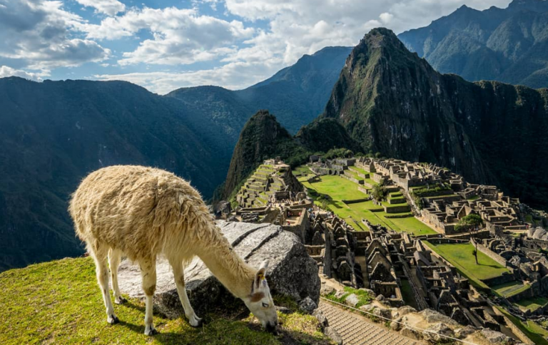 Τουρίστες «ενεργήθηκαν» σε πασίγνωστο αρχαίο ναό