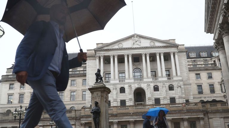 Τράπεζα της Αγγλίας : Διατηρεί στο 0,75% τα επιτόκια για να διασκεδάσει τις ανησυχίες για το Brexit