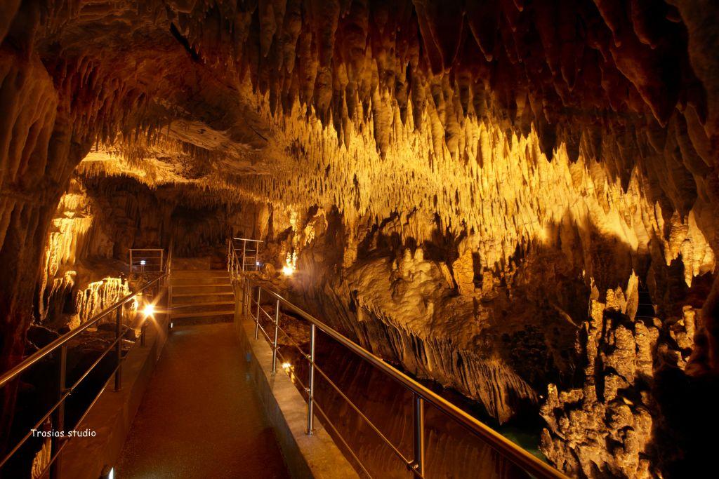 Πόλη Καστοριάς : Το σπήλαιο του Δράκου και οι Διόσκουροι