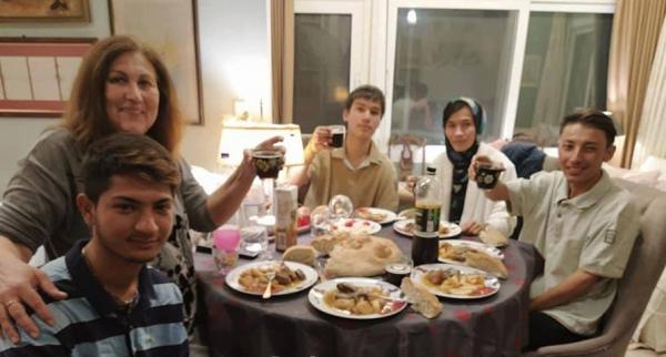 Λέσβος : Ζευγάρι φιλοξένησε προσφυγόπουλα για την Πρωτοχρονιά