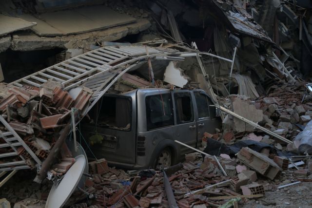 Φόβος από τους ισχυρούς μετασεισμούς στην Τουρκία – Συγκλονιστικές οι μαρτυρίες των διασωθέντων