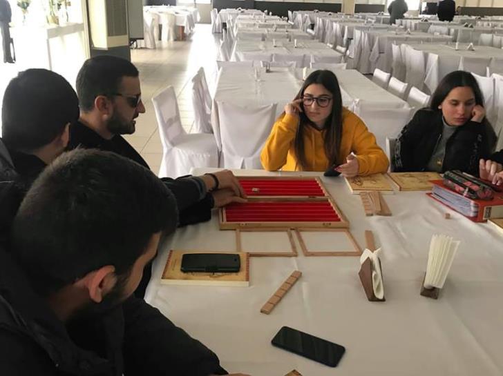 Μαθητές έφτιαξαν τάβλι για τυφλούς