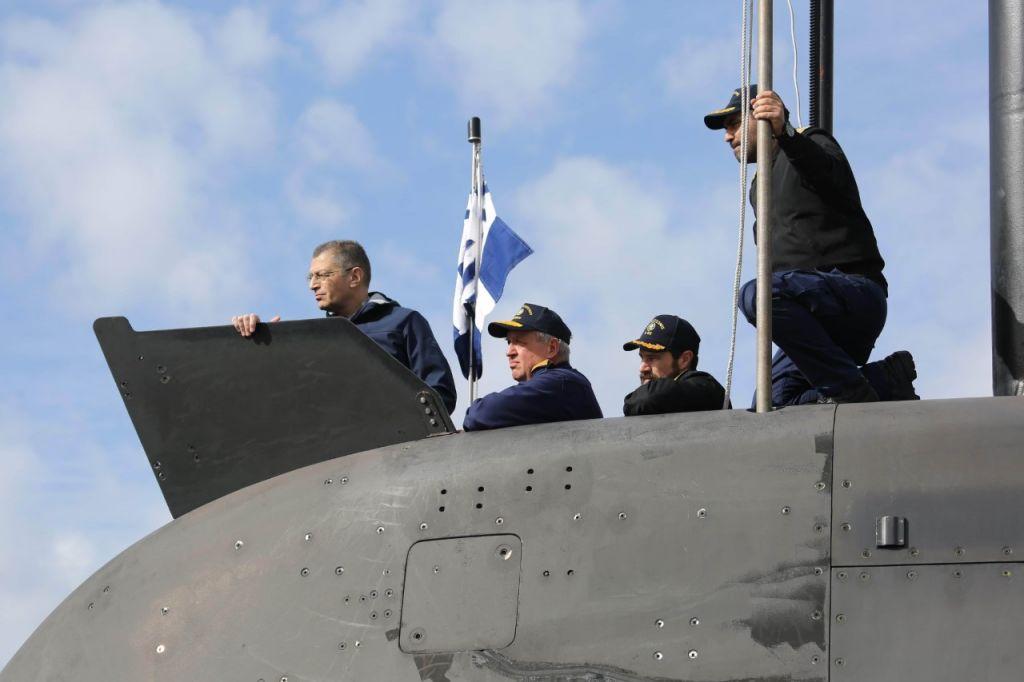 Boλή τορπίλης του υποβρυχίου ΚΑΤΣΩΝΗΣ παρακολούθησε ο υφυπουργός άμυνας Αλκιβιάδης Στεφανής