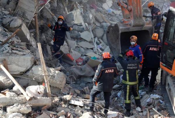Φονικός σεισμός στην Τουρκία : Στους 39 οι νεκροί – Αγωνία για δύο εγκλωβισμένους