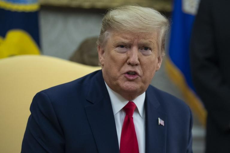 Γιατί ο Τραμπ έγινε έξω φρενών με την Apple